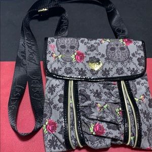 Betsy Johnson skull crossbody